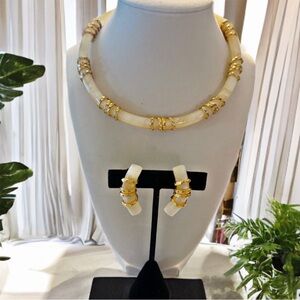Vintage Cream Lucite Collar Necklace and Earrings Set Gold Tone Spacer Rings